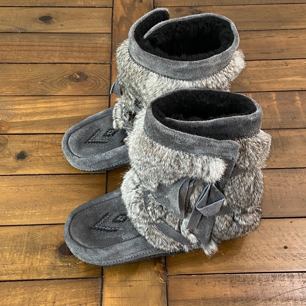 Manitobah Mukluks Short Wrap Boots Charcoal Rabbit Fur Suede Womens 9 Mens 7
